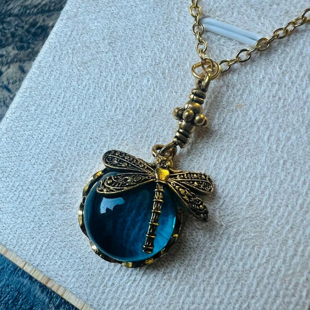 Dragonfly pendant necklace (blue, vintage style)